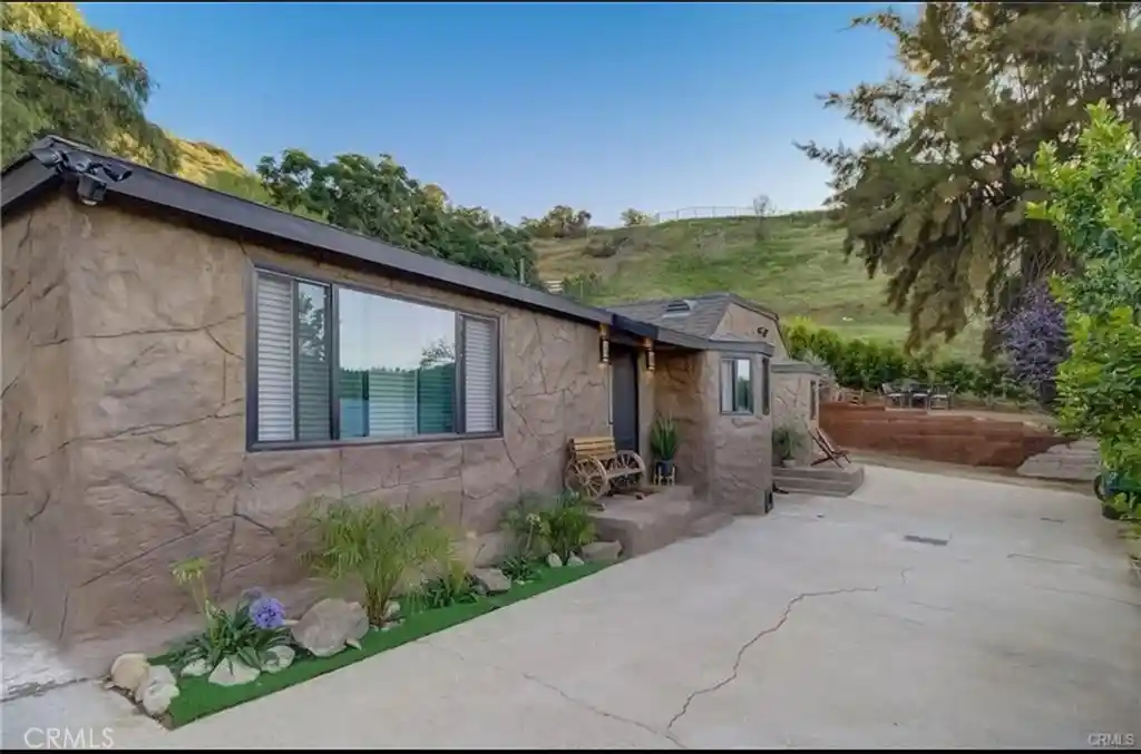 Photo 1 of Single family home for sale at 9578 Sunland, Shadow Hills, CA 91040 | MLS# SR26097227 | Listing updated on 2026-10-30