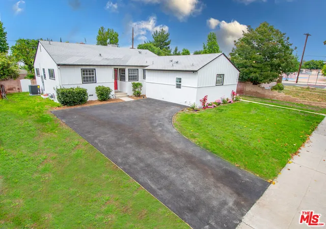3rd image of 17209 Stagg St, Van Nuys, CA 91406 | MLS# 26829855