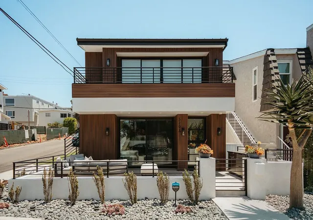 Photo 2 of Multi family home for sale at 520 Iris, Corona Del Mar, CA 92625 | MLS# NP26097495 | Listing updated on 2026-09-30