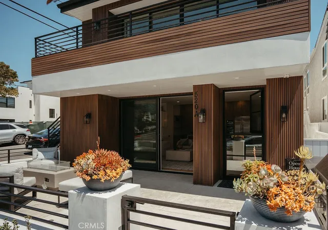 Photo 3 of House for sale at 520 Iris, Corona Del Mar, CA 92625 | MLS# NP26097495 | Listing updated on 2026-09-30