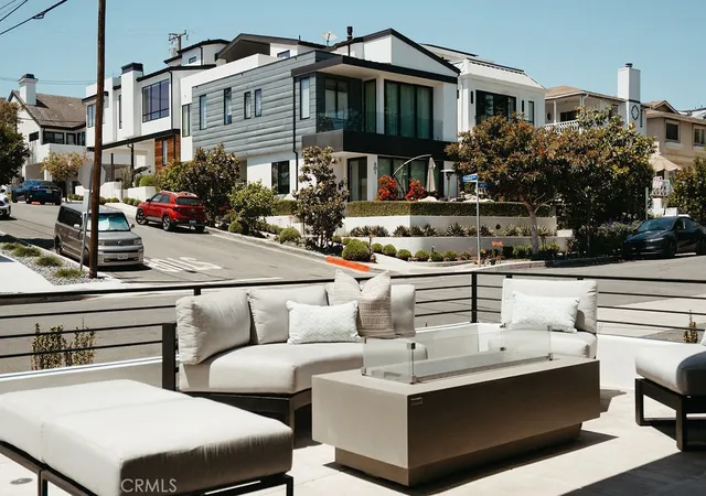 Photo 4 of House for sale at 520 Iris, Corona Del Mar, CA 92625 | MLS# NP26097495 | Listing updated on 2026-09-30