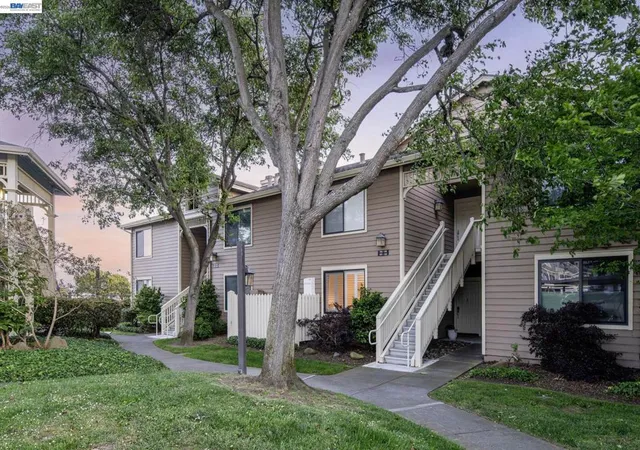 2nd image of 197 Lakeshore Ct, Richmond, CA 94804 | MLS# 41133568