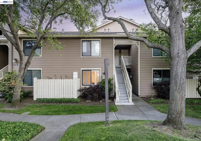 3rd image of 197 Lakeshore Ct, Richmond, CA 94804 | MLS# 41133568