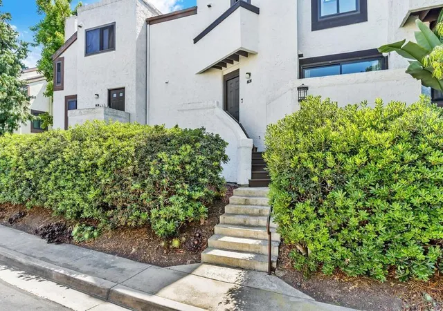 Listing Photo 4 - Condo for sale in building located at 2277 Caminito Pescado, San Diego, CA 92107 - Unit #75