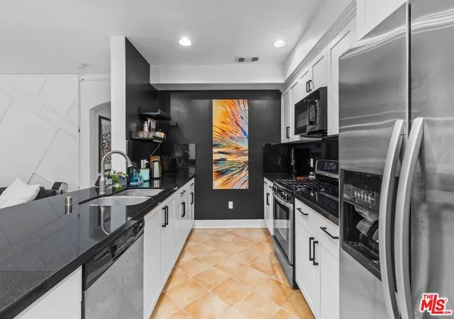 2nd image of 5037 Rosewood Ave #101, Los Angeles, CA 90004 | MLS# 26828883