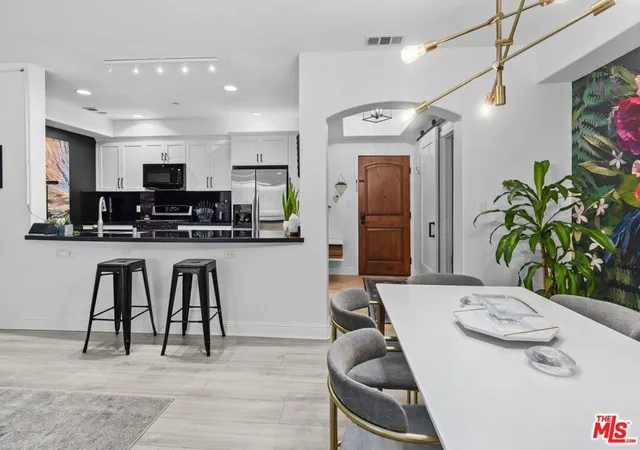 4th image of 5037 Rosewood Ave #101, Los Angeles, CA 90004 | MLS# 26828883