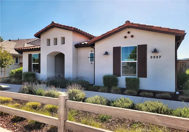 Photo 3 of Single family home for sale at 2337 Clubhouse Dr, Paso Robles, CA 93446 | MLS# NS26097925 | Listing updated on 2026-05-09