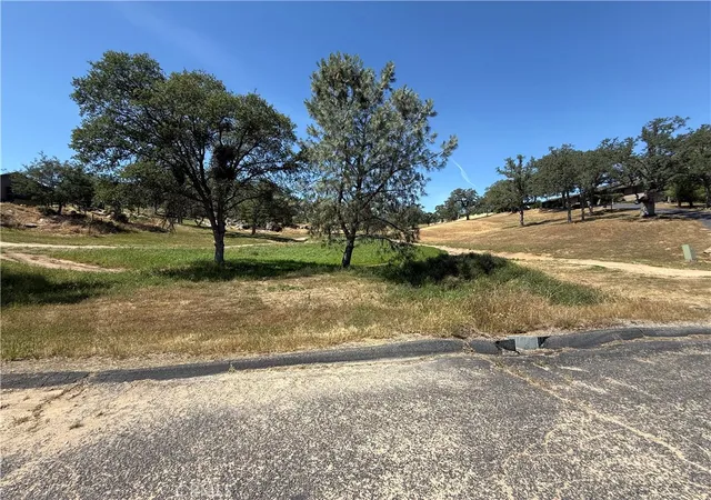 5th image of 958 N Kings Canyon Ct, Coarsegold, CA 93614 | MLS# FR26097977