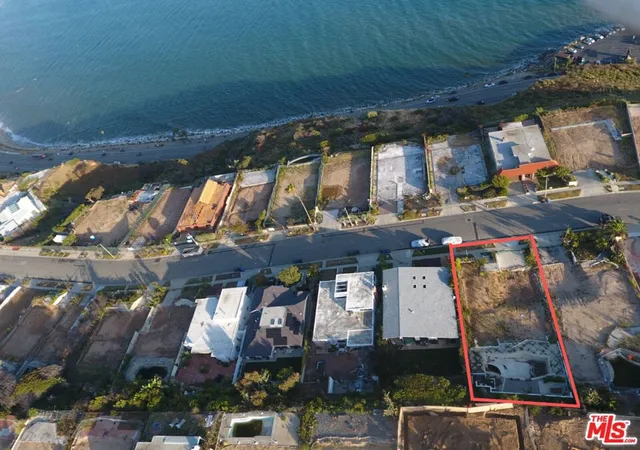 Photo 4 of Sale Pending at 18421 Coastline Dr, Malibu, CA 90265 | MLS# 26828747 | Listing updated on 2026-09-28
