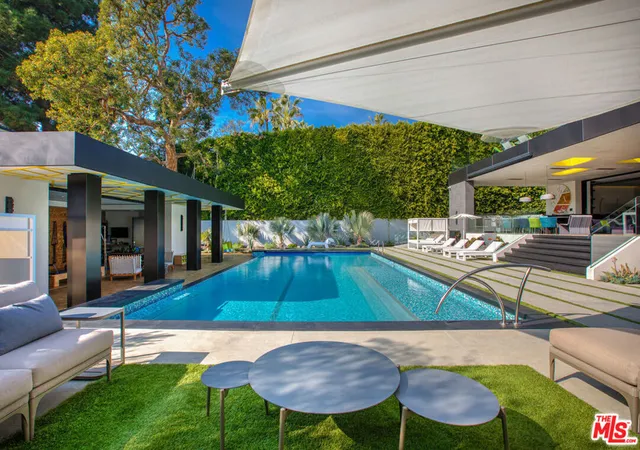 Photo 2 of Mansion for sale at 809 N Rexford Dr, Beverly Hills, CA 90210 | MLS# 26830131 | Listing updated on 2026-10-08