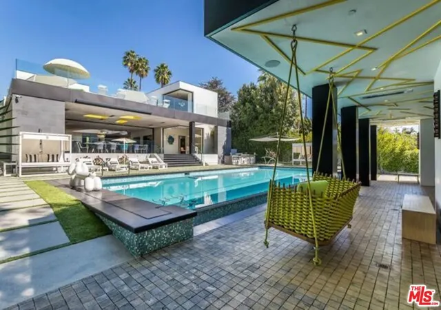 Photo 3 of Mansion for sale at 809 N Rexford Dr, Beverly Hills, CA 90210 | MLS# 26830131 | Listing updated on 2026-10-08