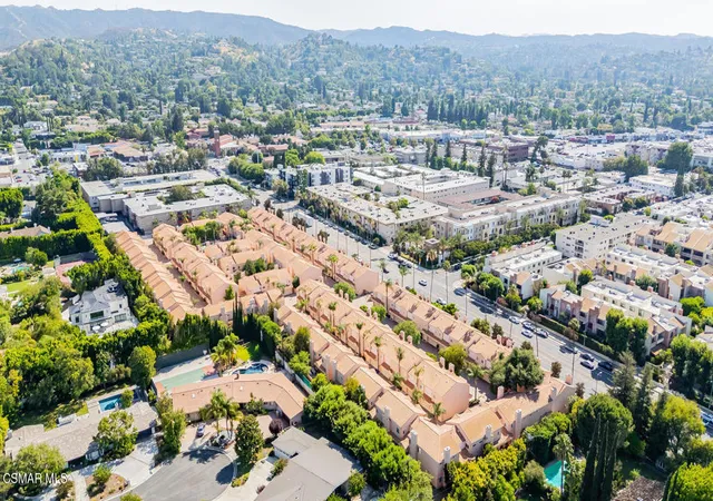 2nd image of 5200 White Oak Avenue, Encino, CA 91316 | Houzeo