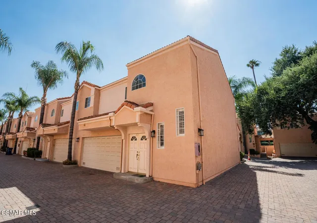 5th image of Four Oaks Townhome, Encino, CA 91316