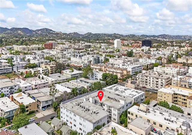 Homes for sale in Los Angeles, CA | 11928 Kiowa, Los Angeles, CA 90049 | Houzeo