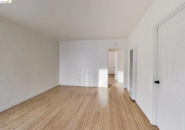 Photo 3 of Sale Pending at 33 E Home Pl, Oakland, CA 94610 | MLS# 41133612 | Listing updated on 2026-06-02