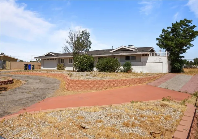 3rd image of 13814 Kiowa, Apple Valley, CA 92307 | MLS# CV26098236