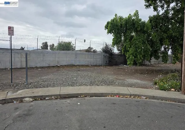 1st image of 218 Valle Vista Ave, Hayward, CA 94544 | MLS# 41133625
