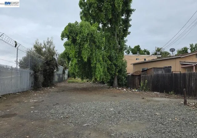 2nd image of 218 Valle Vista Ave, Hayward, CA 94544 | MLS# 41133625