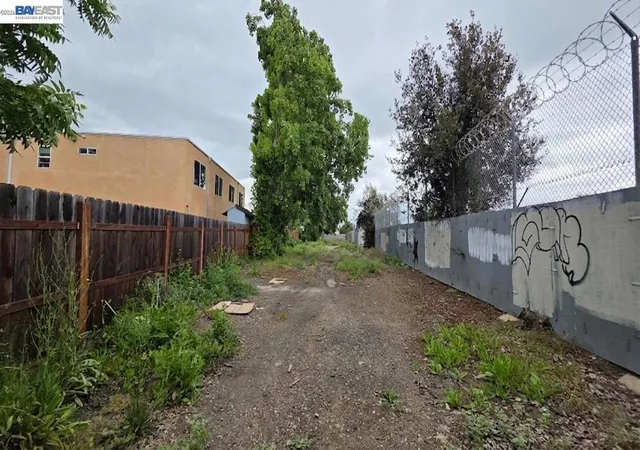 3rd image of 218 Valle Vista Ave, Hayward, CA 94544 | MLS# 41133625