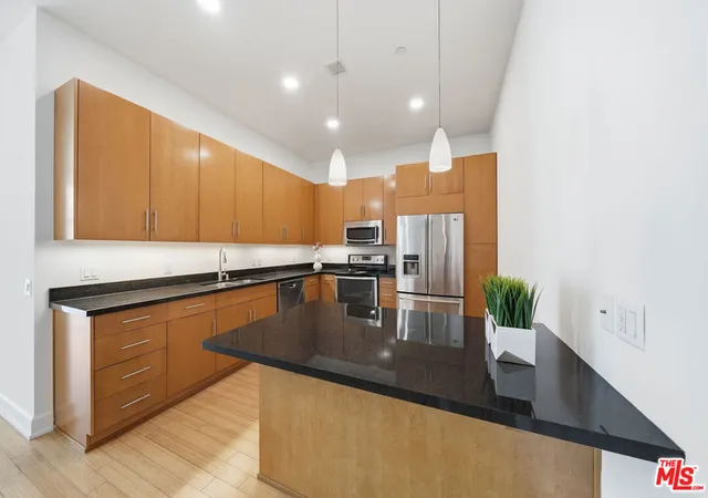 Listing Photo 3 - Condo for sale in building located at 3223 W 6th St, Los Angeles, CA 90020 - Unit #605