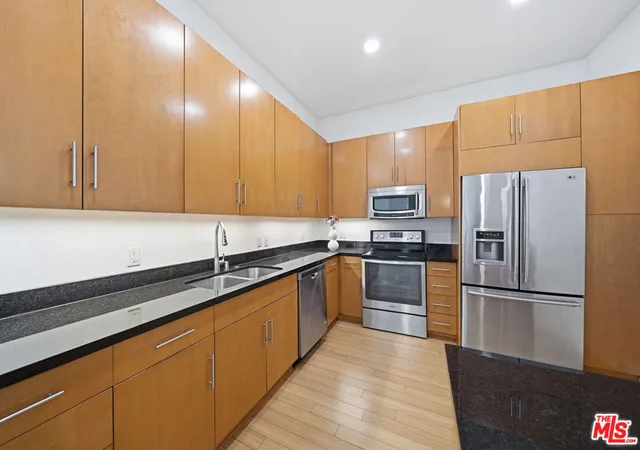 Listing Photo 4 - Condo for sale in building located at 3223 W 6th St, Los Angeles, CA 90020 - Unit #605