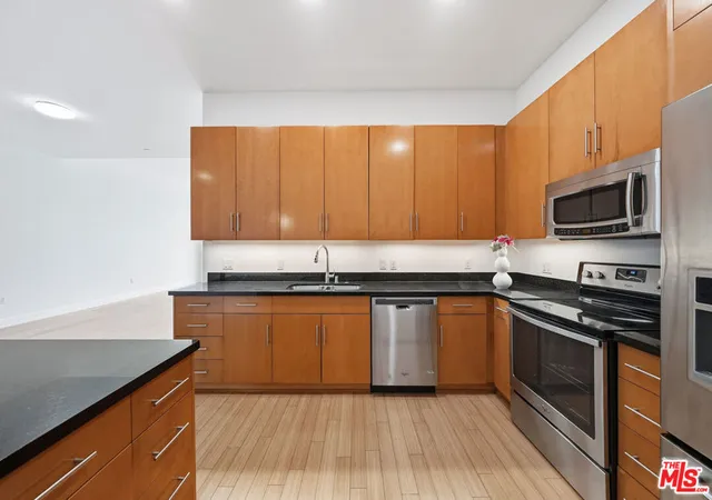 Listing Photo 5 - Condo for sale in building located at 3223 W 6th St, Los Angeles, CA 90020 - Unit #605