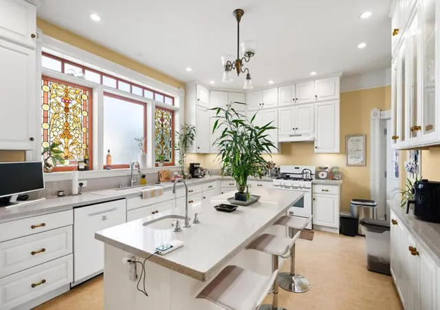 Listing Photo 5 - Condo for sale in building located at 1833 Clinton Ave, Alameda, CA 94501