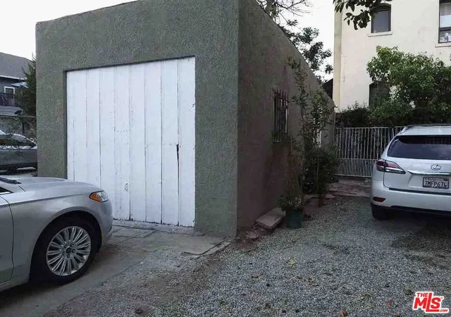 Photo 4 of Single family home for sale at 1981 Estrella Ave, Los Angeles, CA 90007 | MLS# 26830411 | Listing updated on 2026-05-19