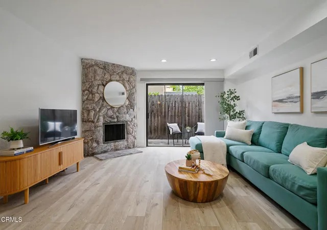 1st image of 544 E Magnolia #D, Burbank, CA 91501 | MLS# P1-27015