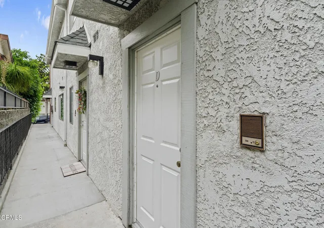4th image of 544 E Magnolia #D, Burbank, CA 91501 | MLS# P1-27015