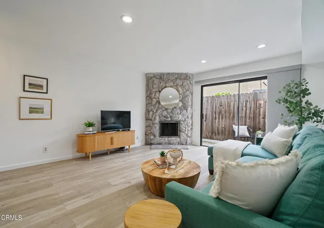 5th image of 544 E Magnolia #D, Burbank, CA 91501 | MLS# P1-27015