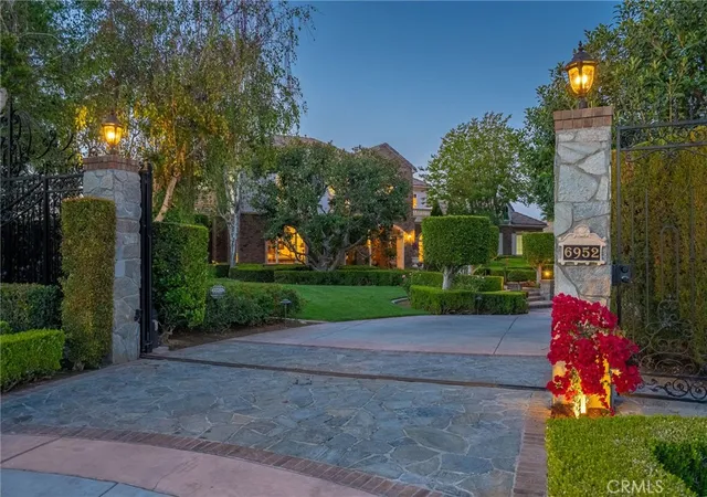 Homes for sale in Riverside, CA | 6952 Royal Hunt Ridge, Riverside, CA 92506 | MLS# IV26096976