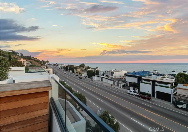 Homes for sale in Malibu, CA | 22065 Pacific Coast Hwy, Malibu, CA 90265 | Houzeo