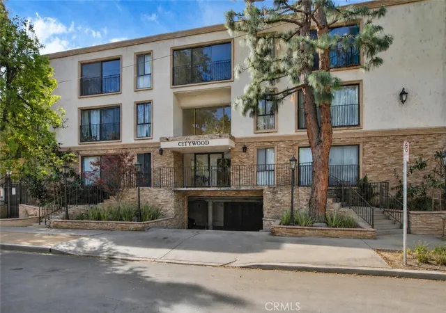 1st image of 15344 Weddington St #102, Sherman Oaks, CA 91411 | MLS# SR26081255