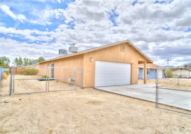 Homes for sale in 29 Palms, CA | 6627 Smoketree, 29 Palms, CA 92277 | MLS# JT26096905
