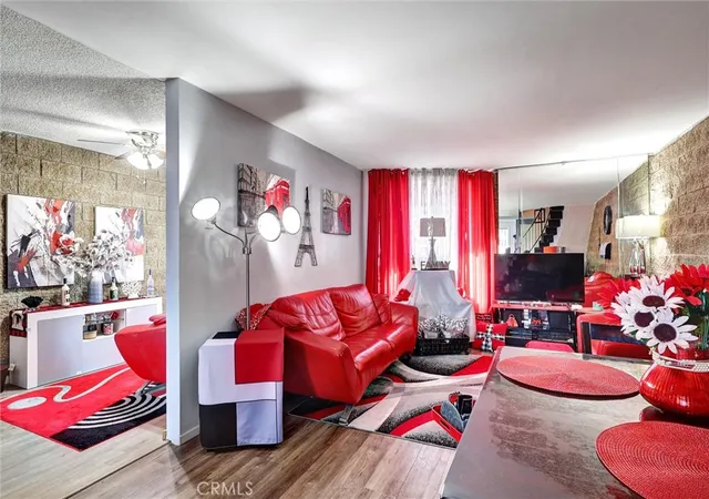 Photo 3 of Sale Pending at 240 W Queen St #9, Inglewood, CA 90301 | MLS# SB26099002 | Listing updated on 2026-09-18