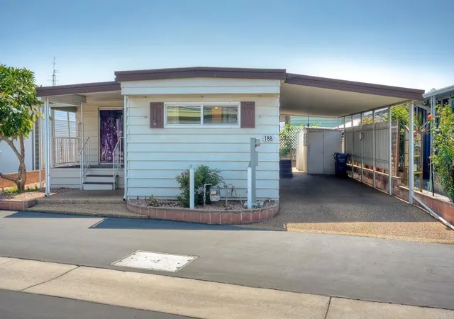 Homes for sale in Oceanside, CA | 188 Flicker Ln, Oceanside, CA 92057 | MLS# NDP2604383