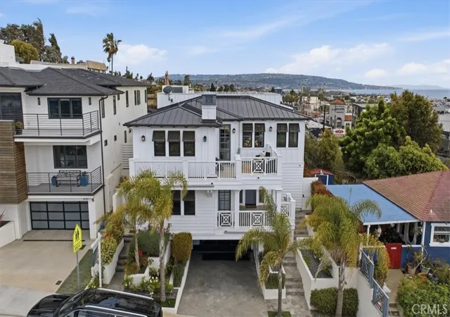 Photo 3 of Sale Pending at 826 18th Street, Hermosa Beach, CA 90254 | MLS# SB26099117 | Listing updated on 2026-10-01