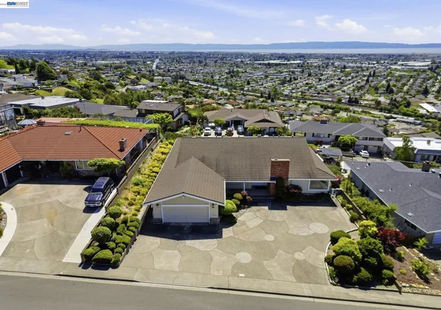 Photo 3 of Single family home for sale at 1961 Marineview Dr, San Leandro, CA 94577 | MLS# 41133735 | Listing updated on 2026-09-23