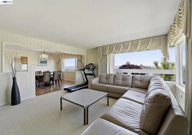 Photo 4 of Single family home for sale at 1961 Marineview Dr, San Leandro, CA 94577 | MLS# 41133735 | Listing updated on 2026-09-23