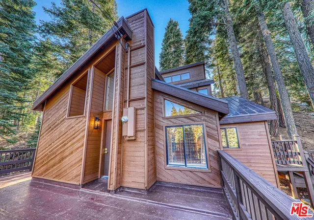 Photo 4 of Single family home for sale at 11504 Skislope Way, Truckee, CA 96161 | MLS# 26829421 | Listing updated on 2026-10-07