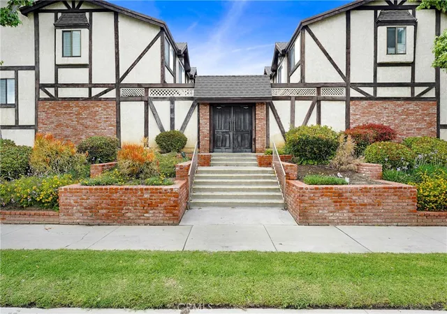Townhouse for sale at 20737 Roscoe Blvd #203, Winnetka, CA 91306 | MLS# SR26098808