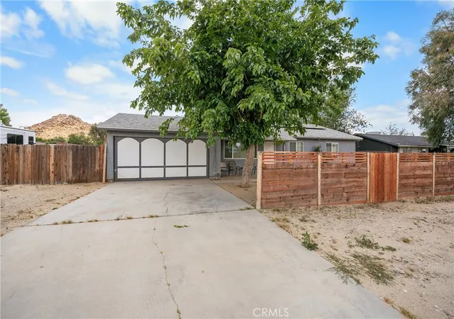 Photo 3 of Single family home for sale at 17152 Schollview Ave, Palmdale, CA 93591 | MLS# IG26093214 | Listing updated on 2026-10-30