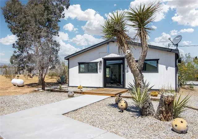 Photo 2 of Single family home for sale at 1564 Luna Mesa Rd, Yucca Valley, CA 92284 | MLS# JT26099149 | Listing updated on 2026-10-06