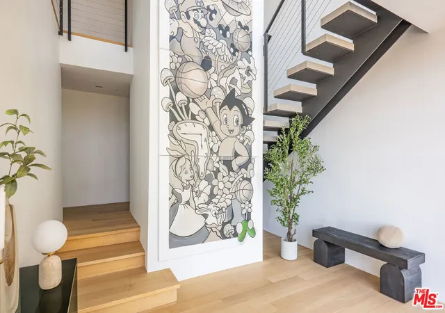 Photo 3 of Single family home for sale at 9277 Thrush Way, Los Angeles, CA 90069 | MLS# 26829133 | Listing updated on 2026-10-05