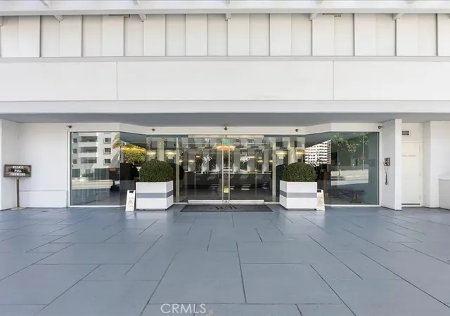 3rd image of 10660 Wilshire Blvd #302, Los Angeles, CA 90024 | MLS# SR26097922
