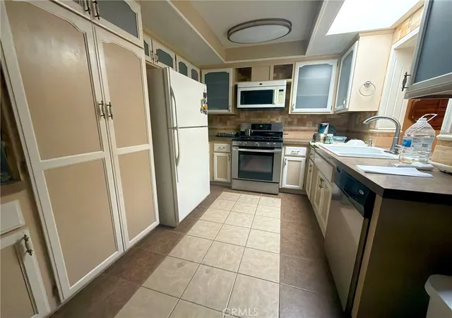 Photo 3 of Single family home for sale at 2410 El Toro, Hemet, CA 92545 | MLS# SW26099316 | Listing updated on 2026-05-08
