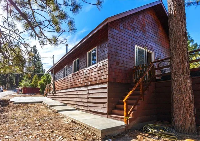 Photo 2 of Single family home for sale at 39961 Lakeview Dr, Big Bear Lake, CA 92315 | MLS# IG26099365 | Listing updated on 2026-10-03