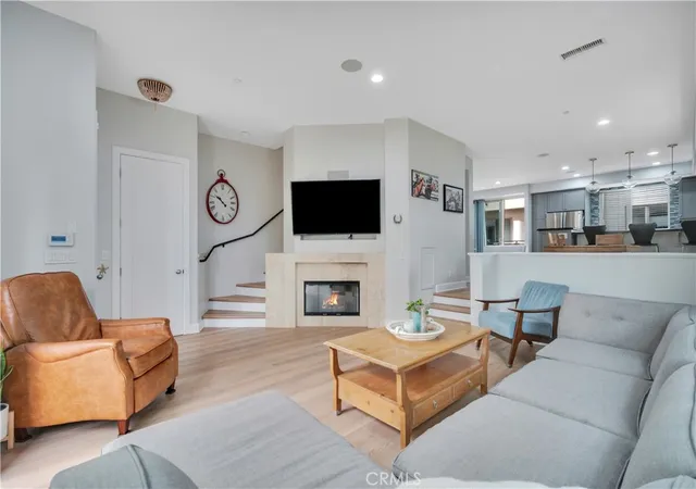 3rd image of 307 Kansas St #A, El Segundo, CA 90245 | MLS# SB26097274