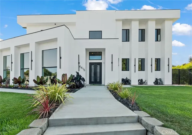 Homes for sale in Lakewood, CA | 4415 Parkview Dr, Lakewood, CA 90712 | MLS# PW26098462
